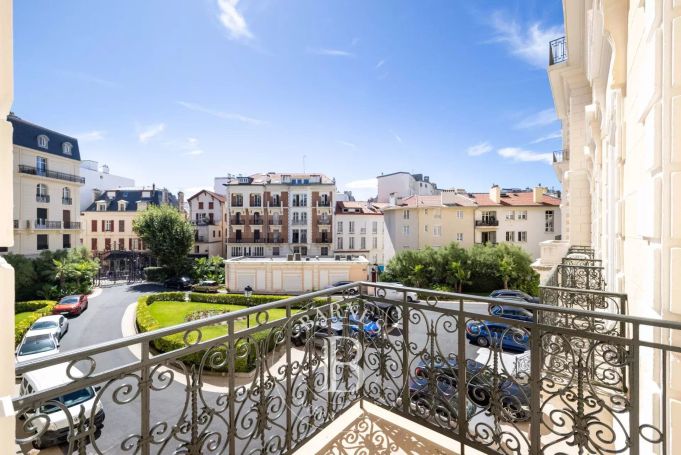 A vendre APPARTEMENT T3 114 M2 VUE MER BIARRITZ