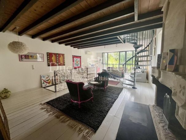 A louer LOFT  3 PIECES 110 M2  UZES