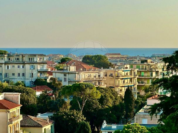 A louer APPARTEMENT DE PRESTIGE T2 70 M2 TERRASSE VUE MER NICE