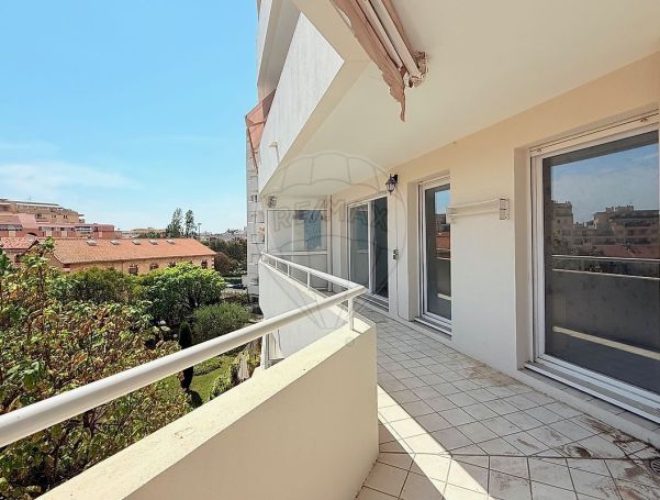 A louer APPARTEMENT T2 59 M2 BORD DE MER NICE