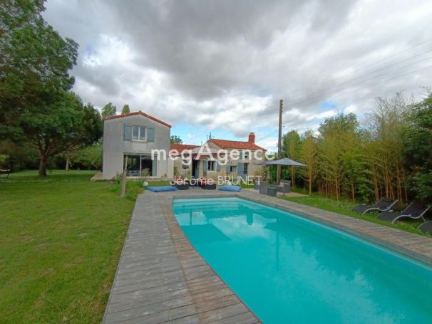 A vendre LONGèRE  5 PIECES 143 M2  NALLIERS