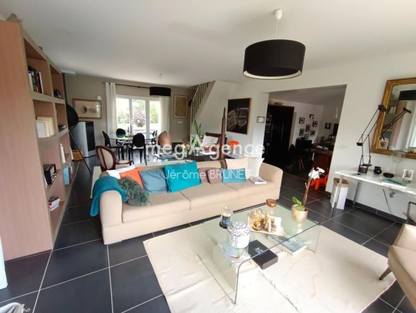 A vendre LONGèRE  5 PIECES 143 M2  NALLIERS