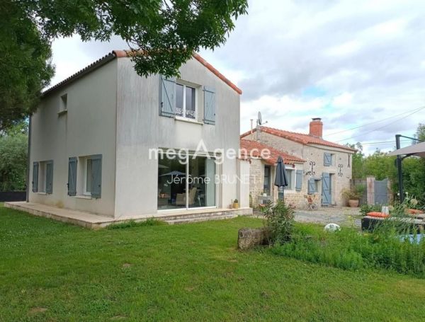 A vendre LONGèRE  5 PIECES 143 M2  NALLIERS