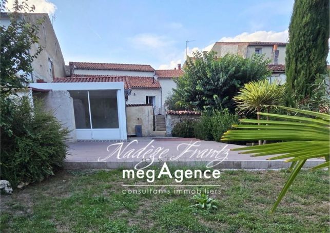 A louer MAISON  DE MAîTRE  SAINT JEAN D ANGELY