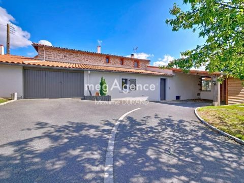 A vendre LONGèRE  8 PIECES 166 M2  MORTAGNE SUR SEVRE