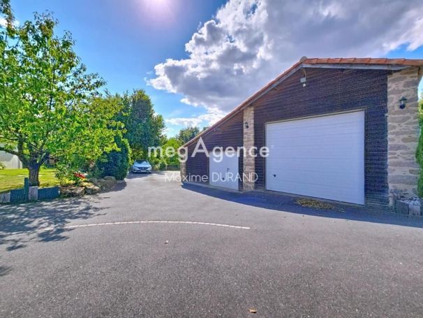 A vendre LONGèRE  8 PIECES 166 M2  MORTAGNE SUR SEVRE