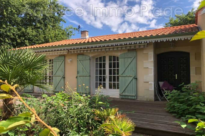 A vendre MAISON  4 PIECES 134 M2 BORD DE MER GRAYAN ET L HOPITAL campagne