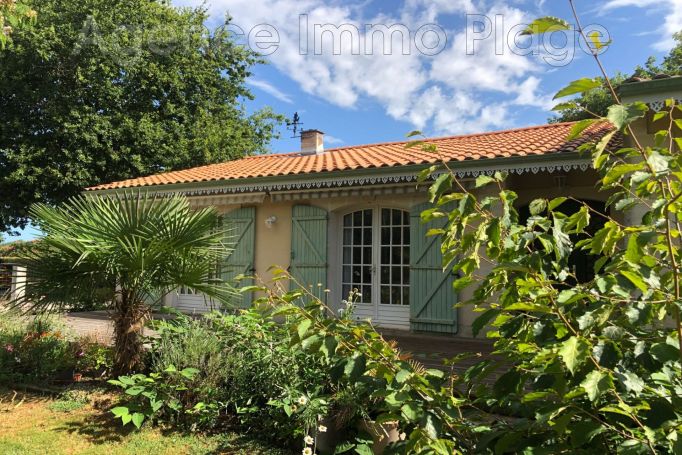 A vendre MAISON  4 PIECES 134 M2 BORD DE MER GRAYAN ET L HOPITAL campagne