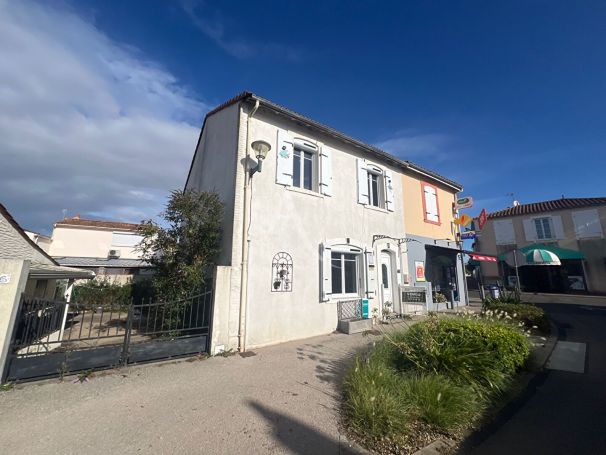 A vendre MAISON  4 PIECES 96 M2 BORD DE MER LONGEVILLE SUR MER