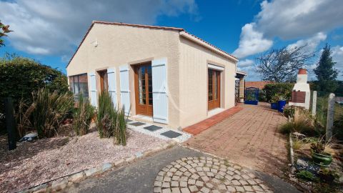 A vendre MAISON  5 PIECES 135 M2 BORD DE MER TALMONT SAINT HILAIRE