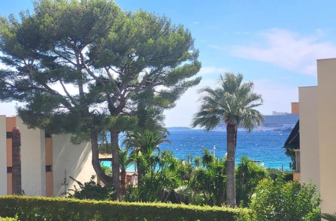 A vendre APPARTEMENT DE PRESTIGE T3 75 M2 TERRASSE VUE MER CANNES