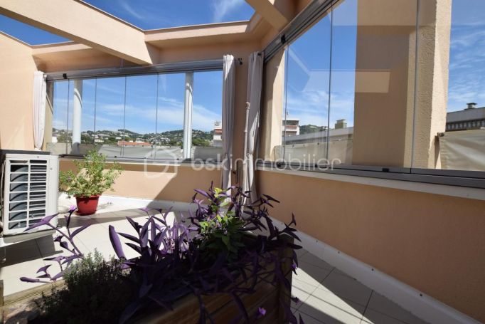 A louer APPARTEMENT DE PRESTIGE T2 47 M2 TERRASSE BORD DE MER CANNES