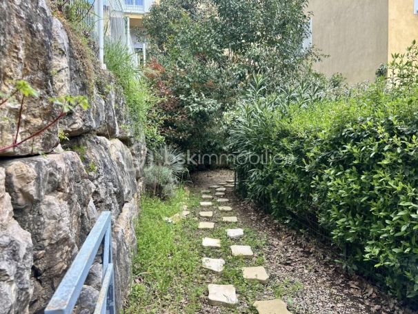 A louer STUDIO  22 M2 TERRASSE  CALLIAN