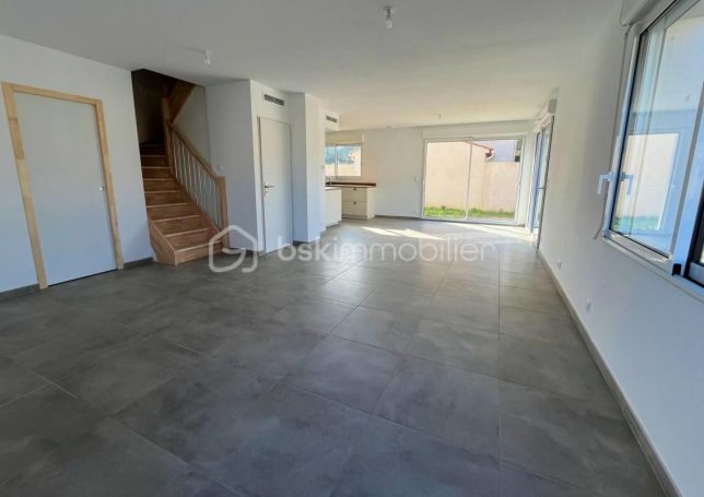 A louer MAISON  4 PIECES 105 M2  PEYROLLES EN PROVENCE