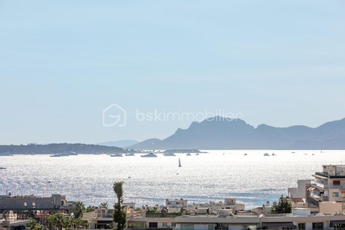 A louer APPARTEMENT DE PRESTIGE T4 105 M2 TERRASSE VUE MER ANTIBES
