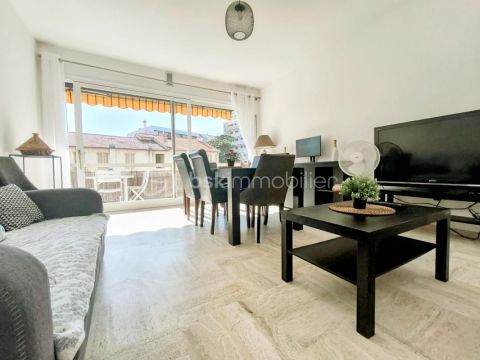 A louer APPARTEMENT T3 70 M2 TERRASSE BORD DE MER JUAN LES PINS