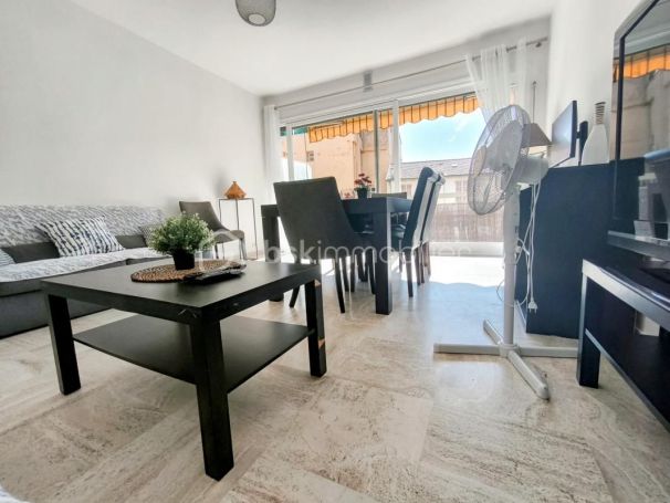 A louer APPARTEMENT T3 70 M2 TERRASSE BORD DE MER JUAN LES PINS