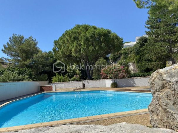 A louer APPARTEMENT T3 70 M2 TERRASSE  NIMES
