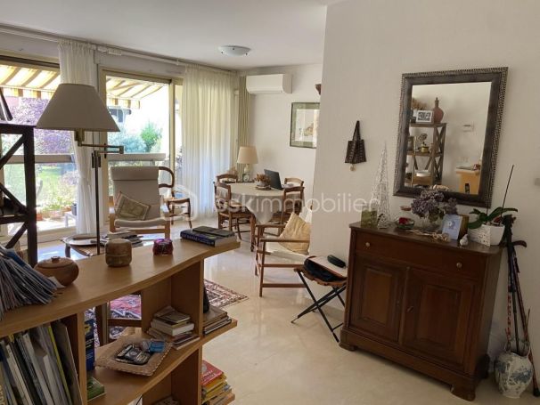 A louer APPARTEMENT T3 70 M2 TERRASSE  NIMES
