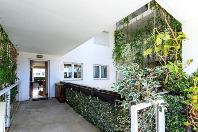 A louer APPARTEMENT DE PRESTIGE T3 65 M2 TERRASSE BORD DE MER NICE