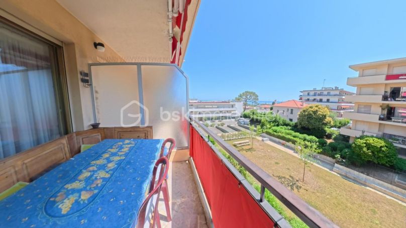 A louer APPARTEMENT T3 75 M2 TERRASSE VUE MER ANTIBES