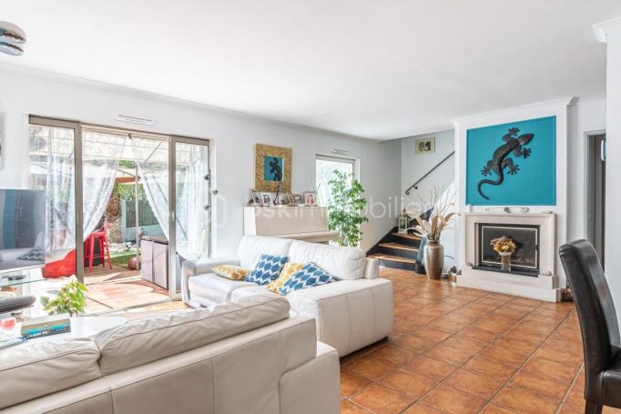 A louer MAISON  6 PIECES 124 M2 BORD DE MER HYERES
