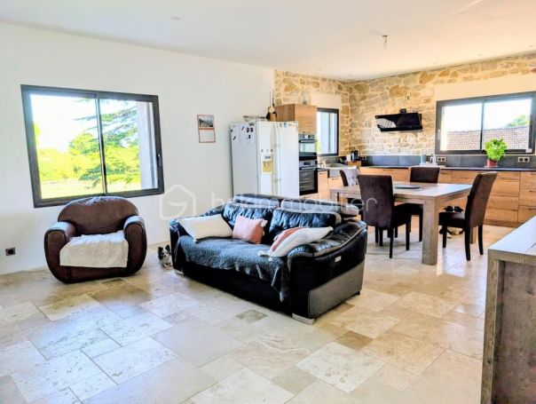 A louer APPARTEMENT T4 116 M2  SAINT JULIEN DE PEYROLAS
