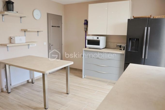 A louer MAISON  6 PIECES 161 M2  VELAUX