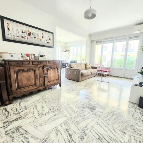 A louer APPARTEMENT T3 70 M2 BORD DE MER NICE