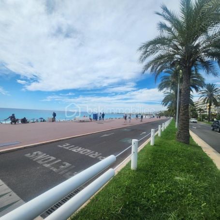 A louer APPARTEMENT T3 70 M2 BORD DE MER NICE