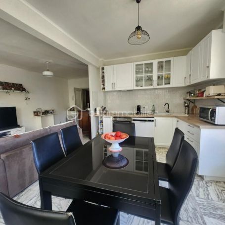 A louer APPARTEMENT T3 70 M2 BORD DE MER NICE