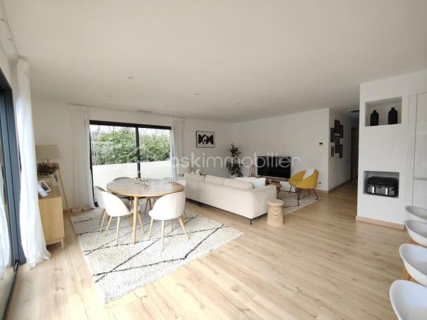 A louer MAISON  4 PIECES 125 M2  MOUSSAN