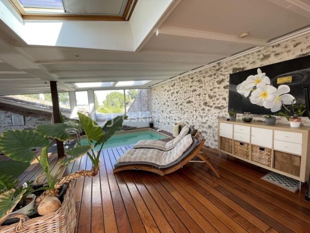 A louer LOFT  5 PIECES 208 M2  BEZIERS