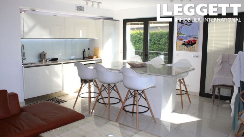 A louer APPARTEMENT T3 73 M2 BORD DE MER ANTIBES