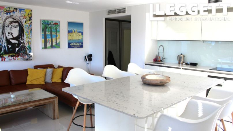 A louer APPARTEMENT T3 73 M2 BORD DE MER ANTIBES