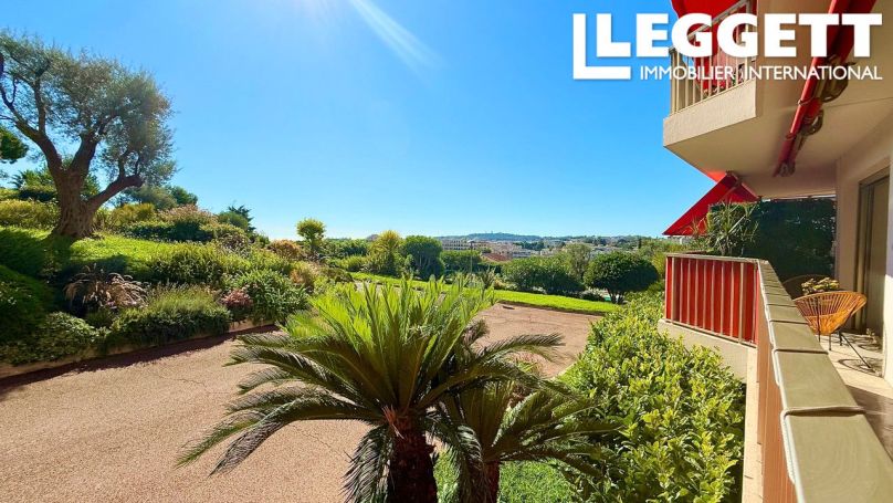 A louer APPARTEMENT DE PRESTIGE NEUF T2 56 M2 TERRASSE BORD DE MER ANTIBES