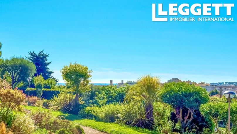 A louer APPARTEMENT DE PRESTIGE NEUF T2 56 M2 TERRASSE BORD DE MER ANTIBES