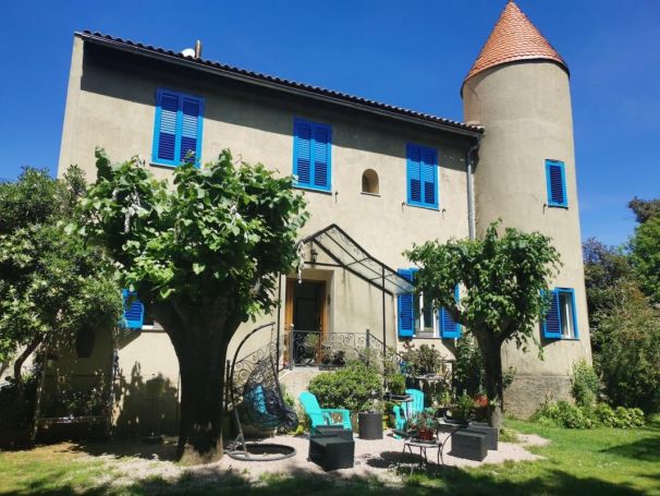 A louer MAISON  DE MAîTRE BORD DE MER VICO