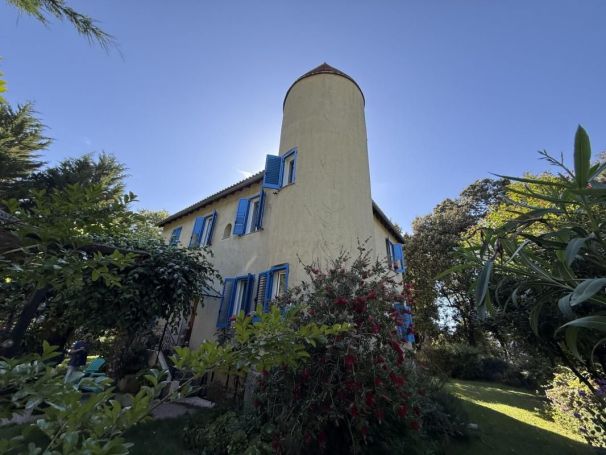 A louer MAISON  DE MAîTRE BORD DE MER VICO