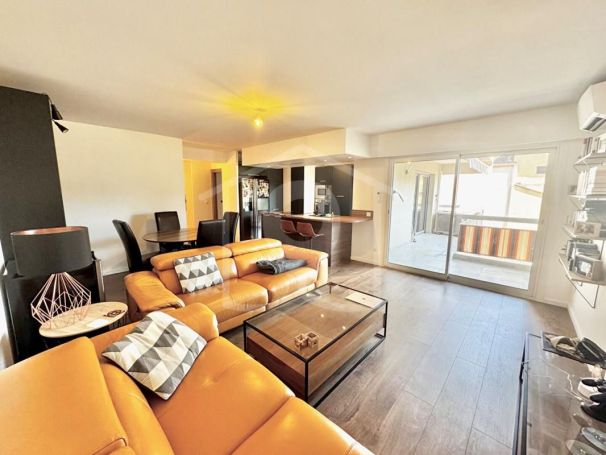 A louer APPARTEMENT T3 72 M2 TERRASSE BORD DE MER VALLAURIS