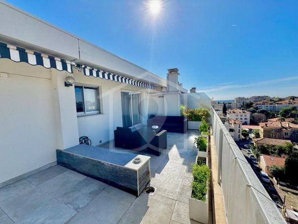 A louer APPARTEMENT T3 82 M2 TERRASSE BORD DE MER CANNES