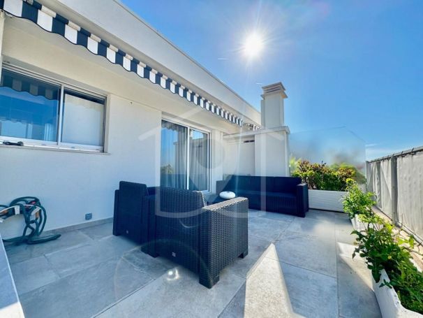 A louer APPARTEMENT T3 82 M2 TERRASSE BORD DE MER CANNES
