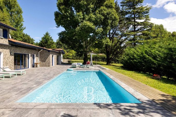 A louer MAISON  6 PIECES 230 M2  ASCAIN
