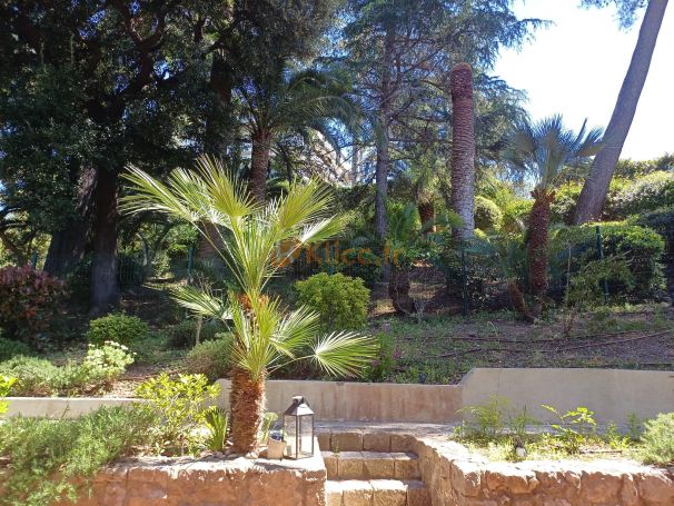 A vendre APPARTEMENT DE PRESTIGE NEUF T3 111 M2 TERRASSE BORD DE MER CANNES centre ville MER