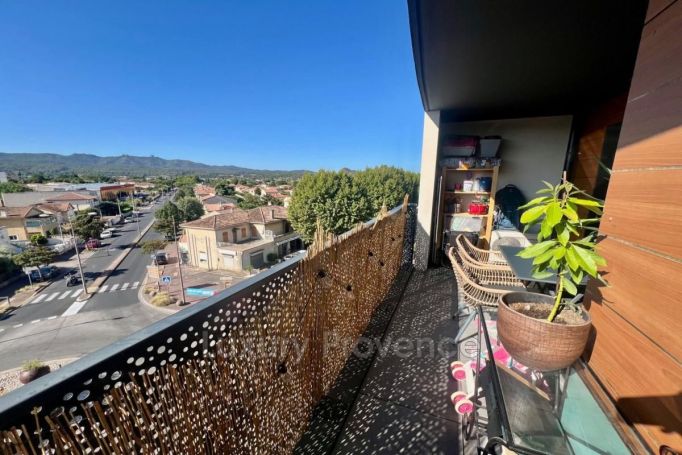 A louer APPARTEMENT DE PRESTIGE T3 62 M2 TERRASSE  GARDANNE