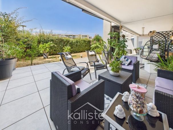A louer APPARTEMENT DE PRESTIGE T3 71 M2 TERRASSE BORD DE MER AJACCIO