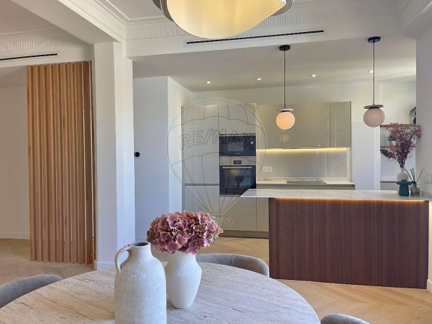A louer APPARTEMENT DE PRESTIGE T3 88 M2 BORD DE MER NICE