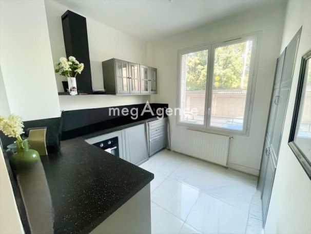A louer APPARTEMENT T5 97 M2 BORD DE MER TOULON