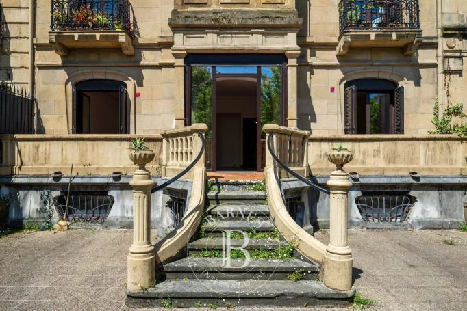 A vendre APPARTEMENT DUPLEX DE PRESTIGE  262 M2 TERRASSE BORD DE MER SAN SEBASTIáN