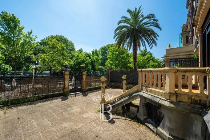 A vendre APPARTEMENT DUPLEX DE PRESTIGE  262 M2 TERRASSE BORD DE MER SAN SEBASTIáN